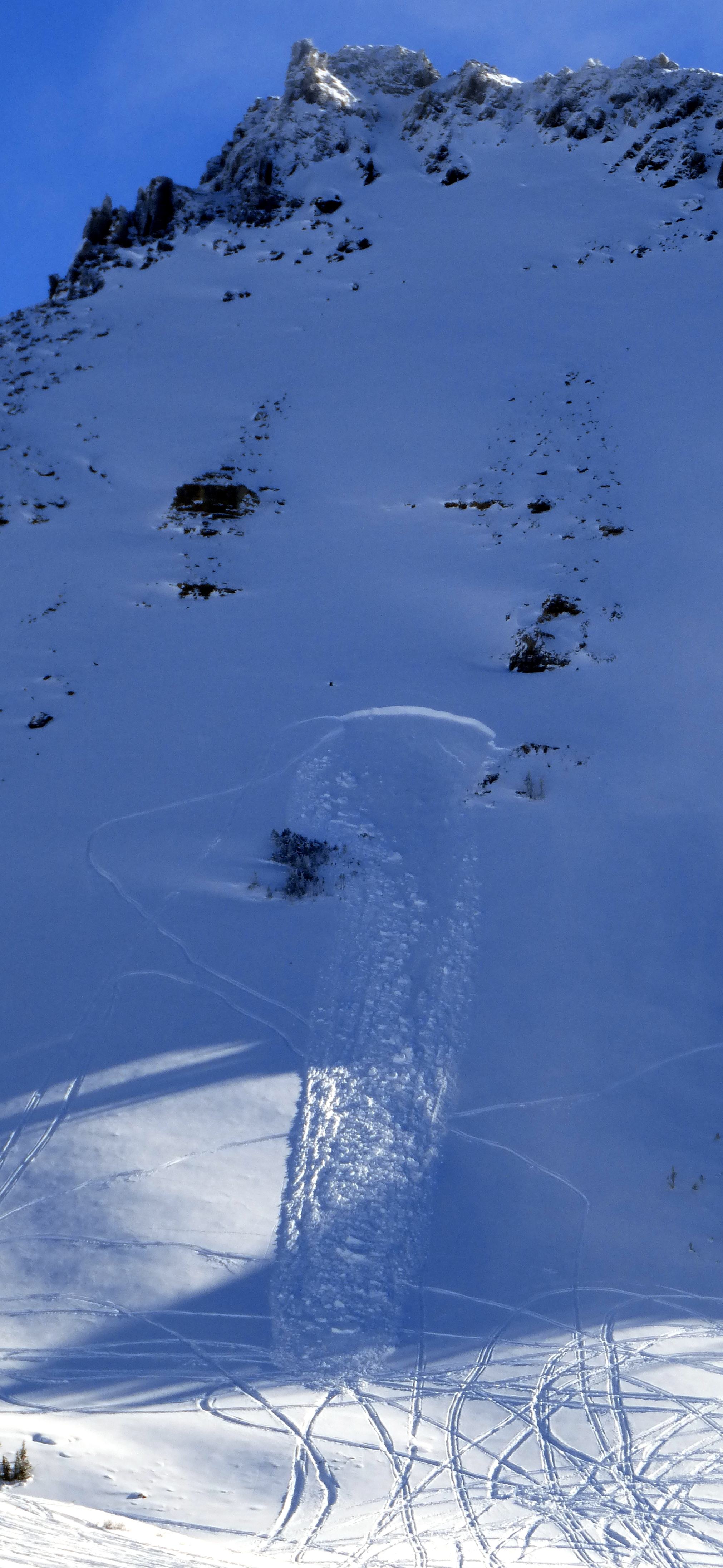 Small avalanche on N face of Crown Butte